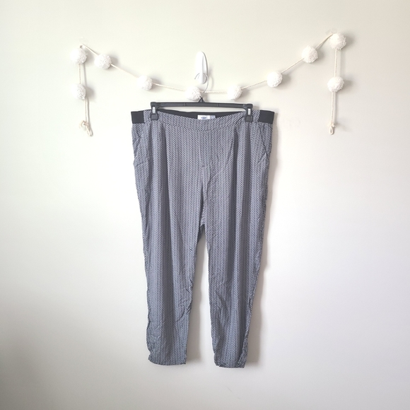 Old Navy Black & White Chevron Pull On Pants Size XL - Picture 1 of 9